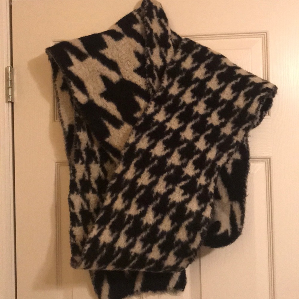 Adorable blanket wrap scarf, gently used once